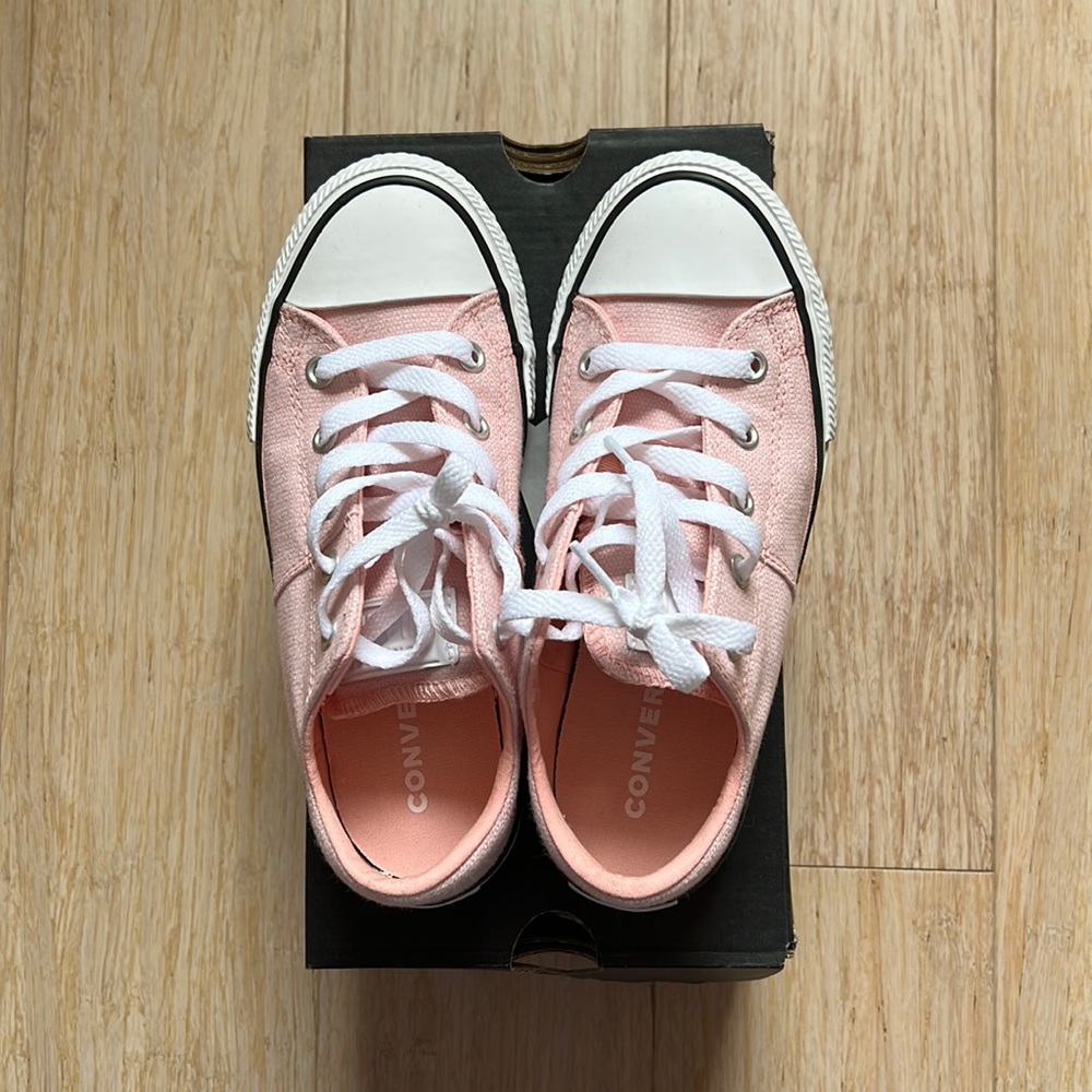 Converse CTAS Madison Ox. Junior size 1. 100% authentic Converse brand.